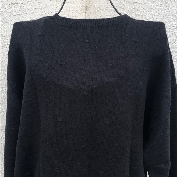 Kendall + Kylie Women’s Crew Neck Sweater - Picture 9 of 9
